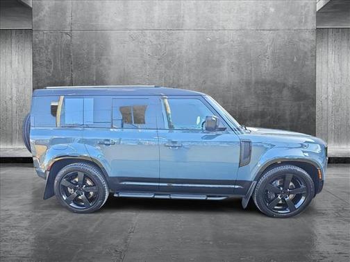 2025 Land Rover Defender 110 P400 X-Dynamic SE