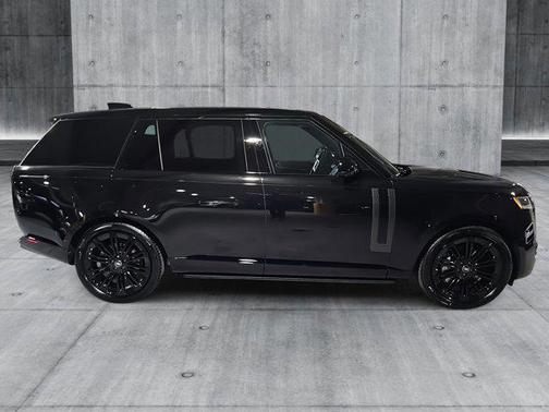 2025 Land Rover Range Rover P530 SE 7 Seat
