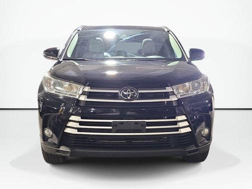 Midnight Black Metallic 2019 Toyota Highlander XLE