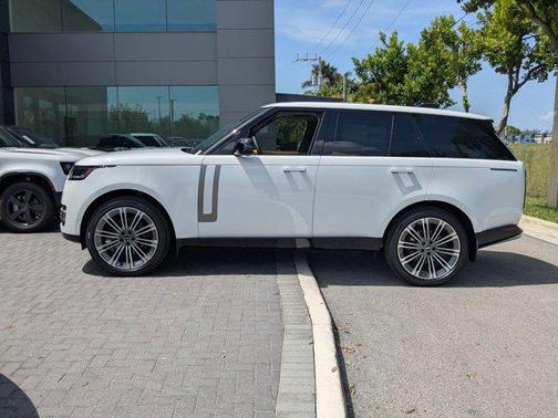 2025 Land Rover Range Rover P400 SE