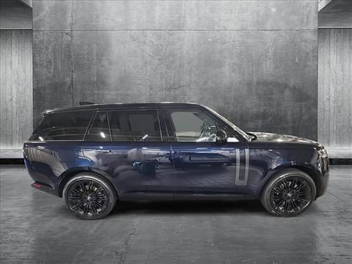 2025 Land Rover Range Rover P530 SE 7 Seat