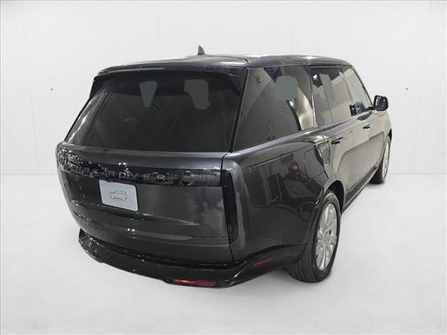 2025 Land Rover Range Rover P550e SE