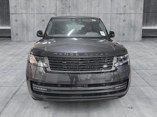 2025 Land Rover Range Rover P550e SE