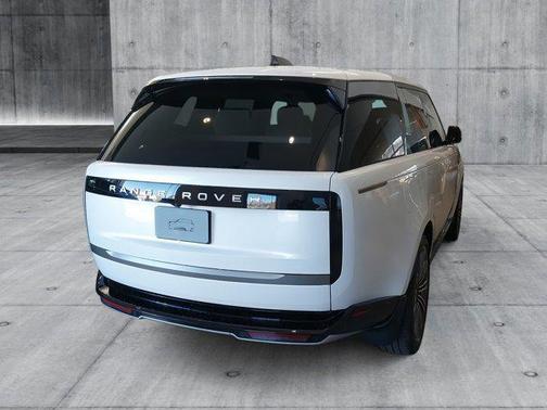 2025 Land Rover Range Rover P530 SE