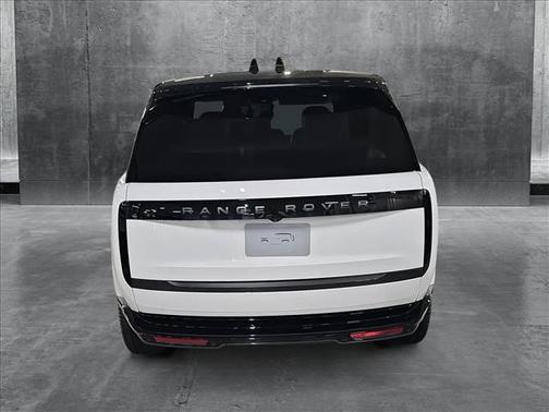 2025 Land Rover Range Rover P400 SE