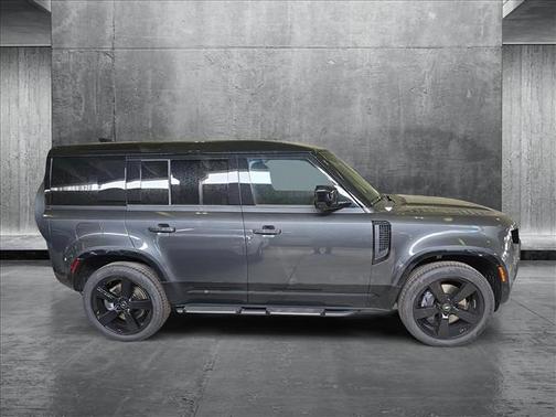 2025 Land Rover Defender 110 P500 X-Dynamic SE