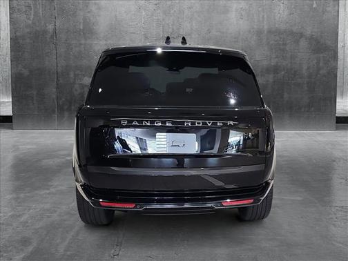 2025 Land Rover Range Rover P550e SE