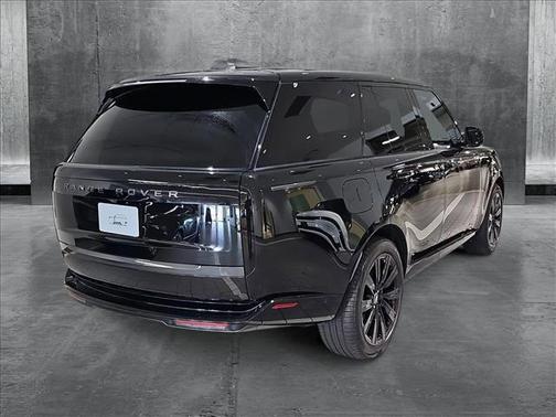 2025 Land Rover Range Rover P550e SE
