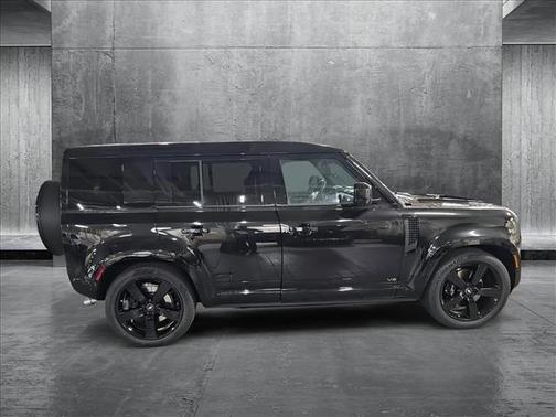 2025 Land Rover Defender 110 V8