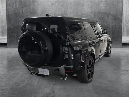 2025 Land Rover Defender 110 V8