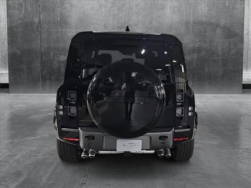 2025 Land Rover Defender 110 V8