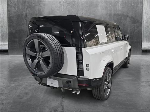 2025 Land Rover Defender 110 V8