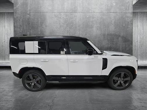 2025 Land Rover Defender 110 V8