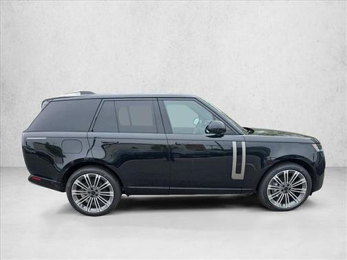 Santorini Black Metallic 2026 Land Rover Range Rover P400 SE