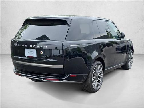 Santorini Black Metallic 2026 Land Rover Range Rover P400 SE