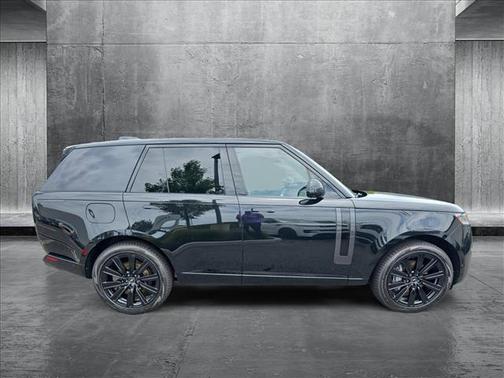 2025 Land Rover Range Rover P400 SE