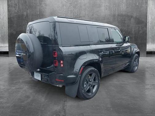 2025 Land Rover Defender 110 P400 X-Dynamic SE