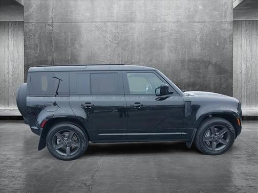 2025 Land Rover Defender 110 P400 X-Dynamic SE