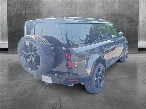2025 Land Rover Defender 110 P400 X-Dynamic SE