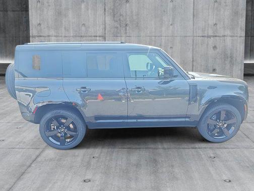 2025 Land Rover Defender 110 P400 X-Dynamic SE