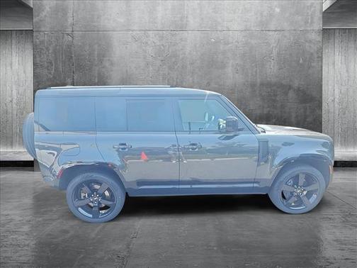 2025 Land Rover Defender 110 P400 X-Dynamic SE