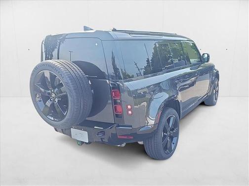 2025 Land Rover Defender 110 P400 X-Dynamic SE