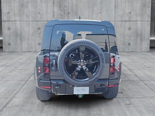 2025 Land Rover Defender 110 P400 X-Dynamic SE
