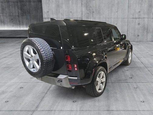 2024 Land Rover Defender 110 P400 X-Dynamic SE