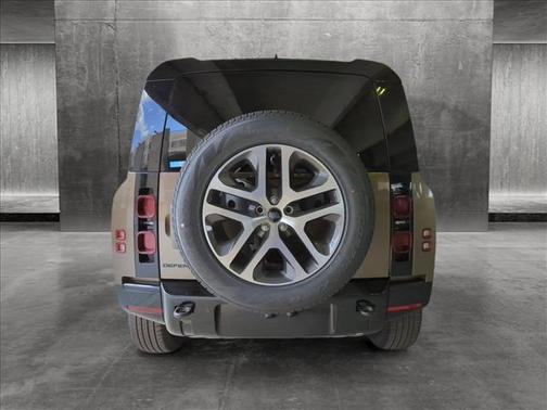 2024 Land Rover Defender 110 P400 X-Dynamic SE