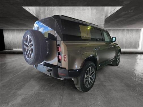 2024 Land Rover Defender 110 P400 X-Dynamic SE