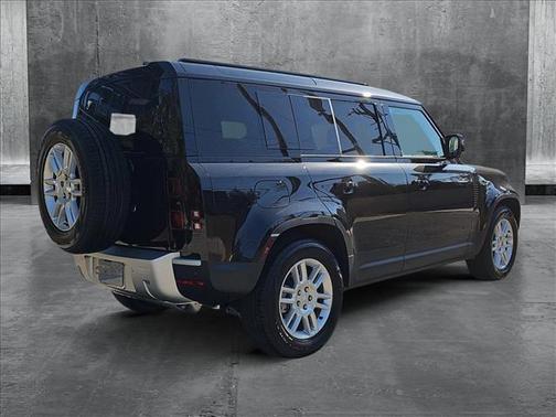 2025 Land Rover Defender 110 P300