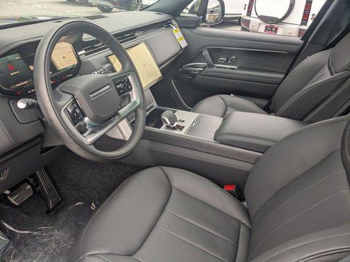 2025 Land Rover Range Rover P400 SE