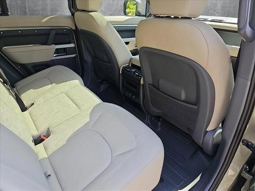 2024 Land Rover Defender 110 P400 S