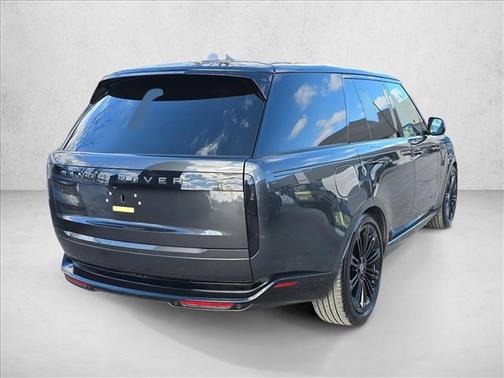 2025 Land Rover Range Rover P530 SE