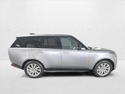 2025 Land Rover Range Rover P400 SE