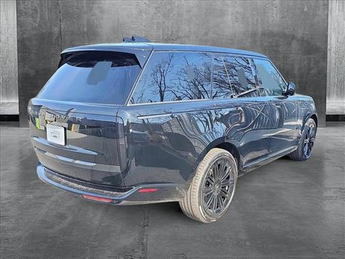 2025 Land Rover Range Rover P530 SE