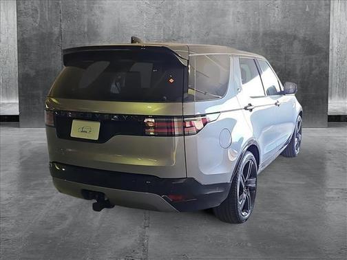 2025 Land Rover Discovery P300 Dynamic SE