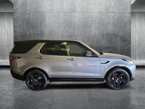 2025 Land Rover Discovery P300 Dynamic SE