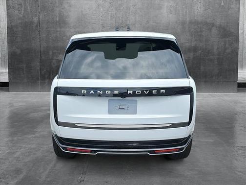 2025 Land Rover Range Rover P530 SE