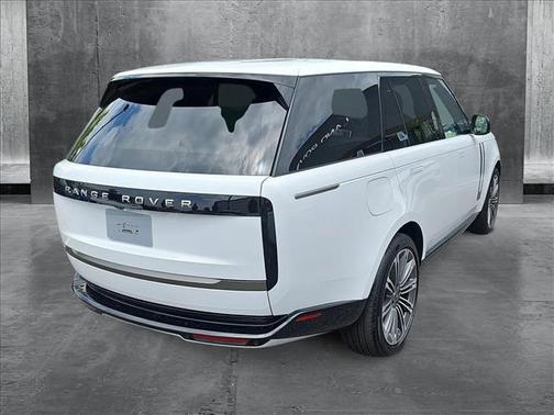 2025 Land Rover Range Rover P530 SE