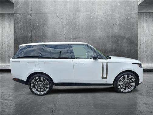 2025 Land Rover Range Rover P530 SE
