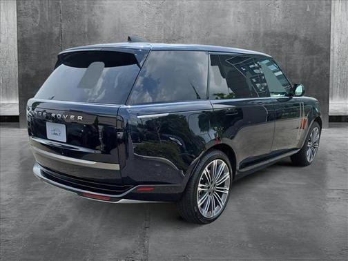 2025 Land Rover Range Rover P530 SE 7 Seat