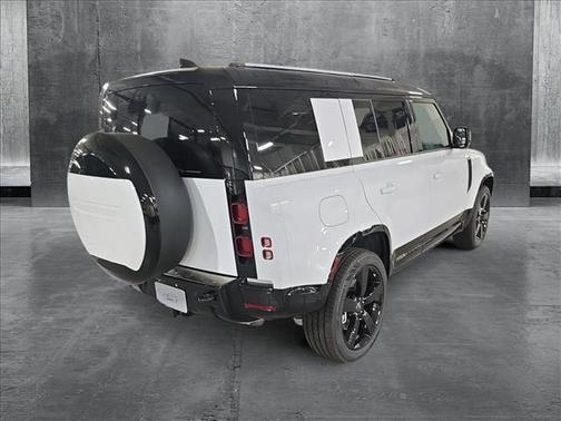 2025 Land Rover Defender 110 P400 X-Dynamic SE