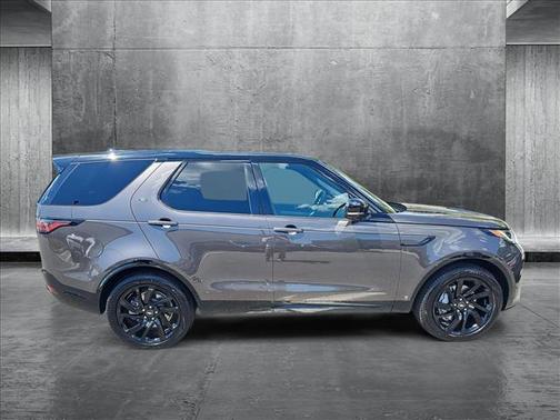 2025 Land Rover Discovery P300 Dynamic SE