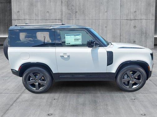 2025 Land Rover Defender 90 P400 X-Dynamic SE