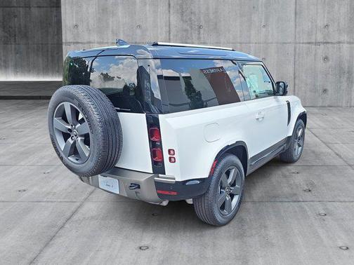 2025 Land Rover Defender 90 P400 X-Dynamic SE