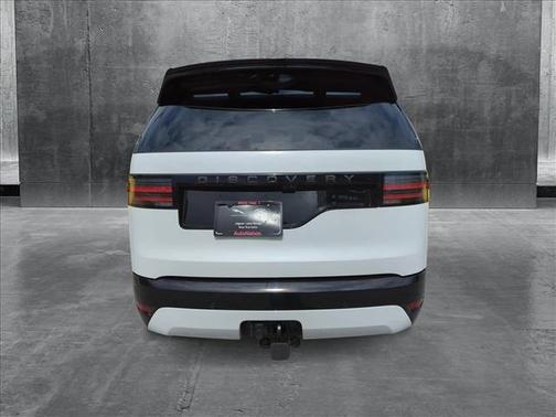 2024 Land Rover Discovery P300 Dynamic SE