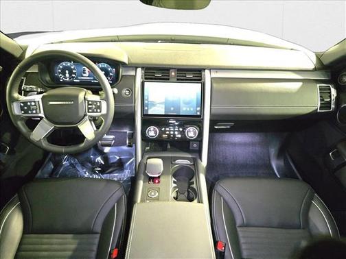 2024 Land Rover Discovery P300 Dynamic SE