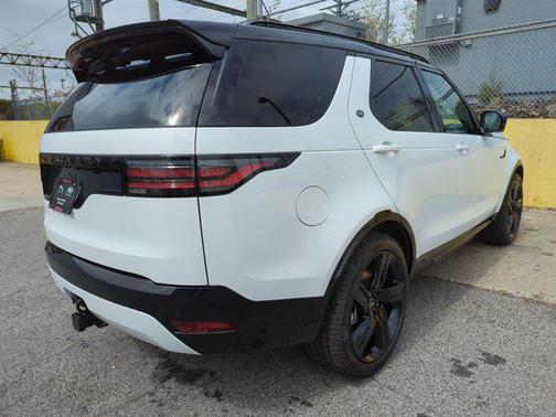 2024 Land Rover Discovery P300 Dynamic SE