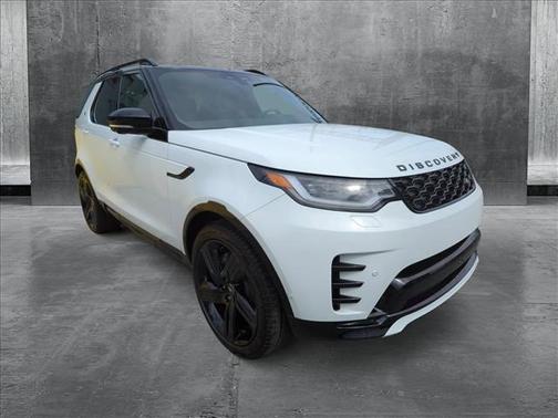 2024 Land Rover Discovery P300 Dynamic SE